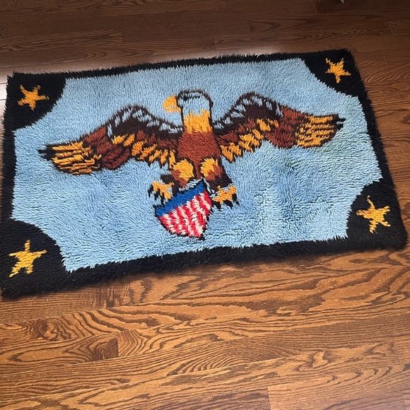 Vintage Bald Eagle with Shield Latch Hook Rug - Picture 1 of 3
